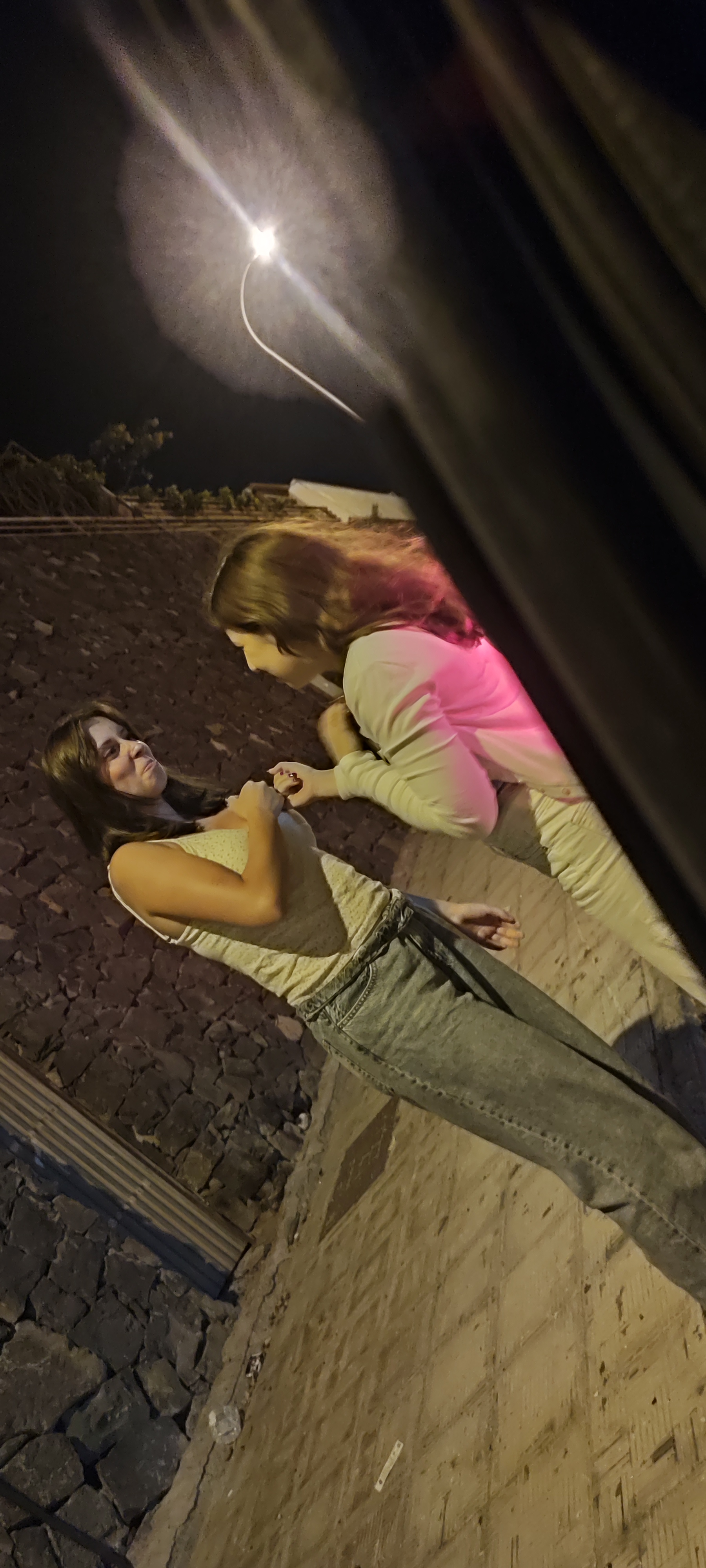 Mis 2 amigas jurando seguir en contacto