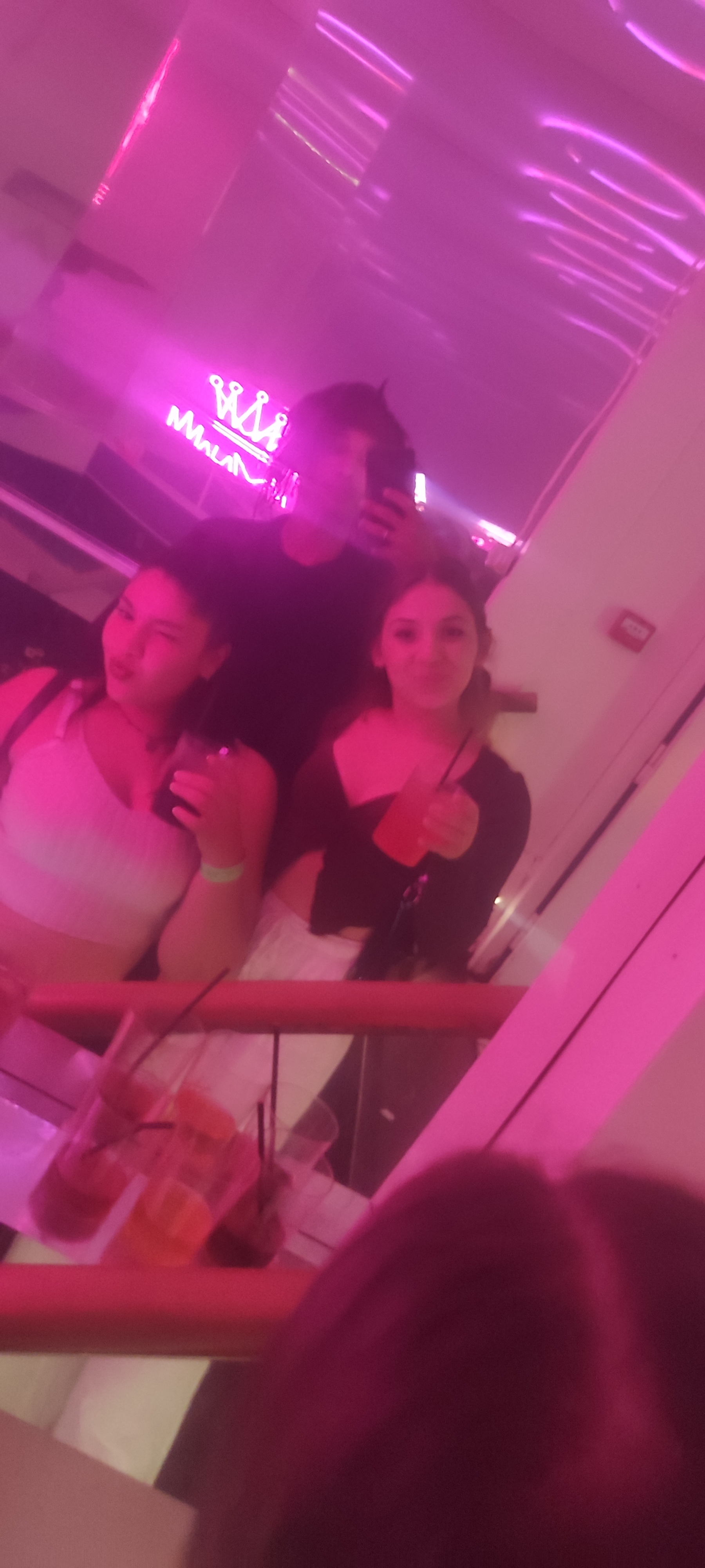 + amigas, + fiesta