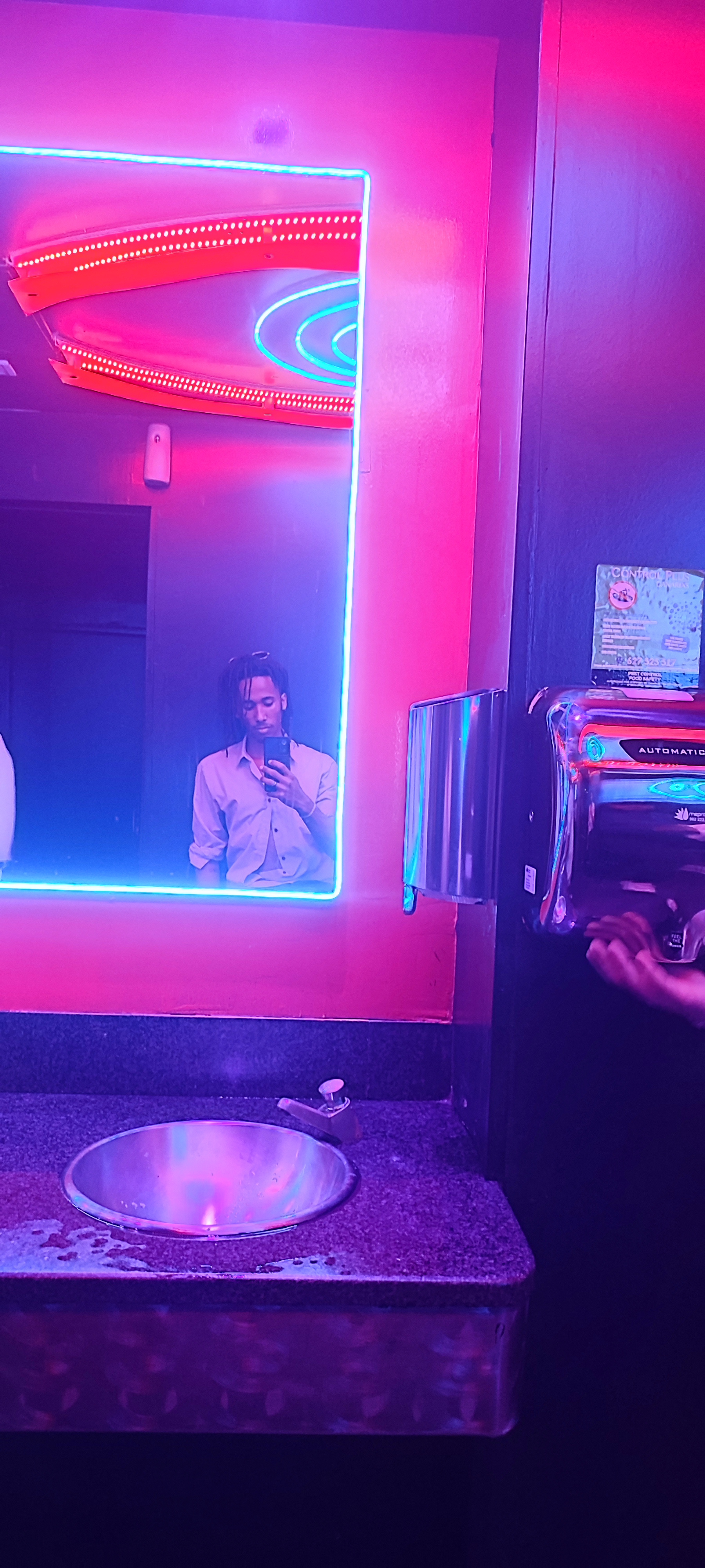 Baño de una discoteca